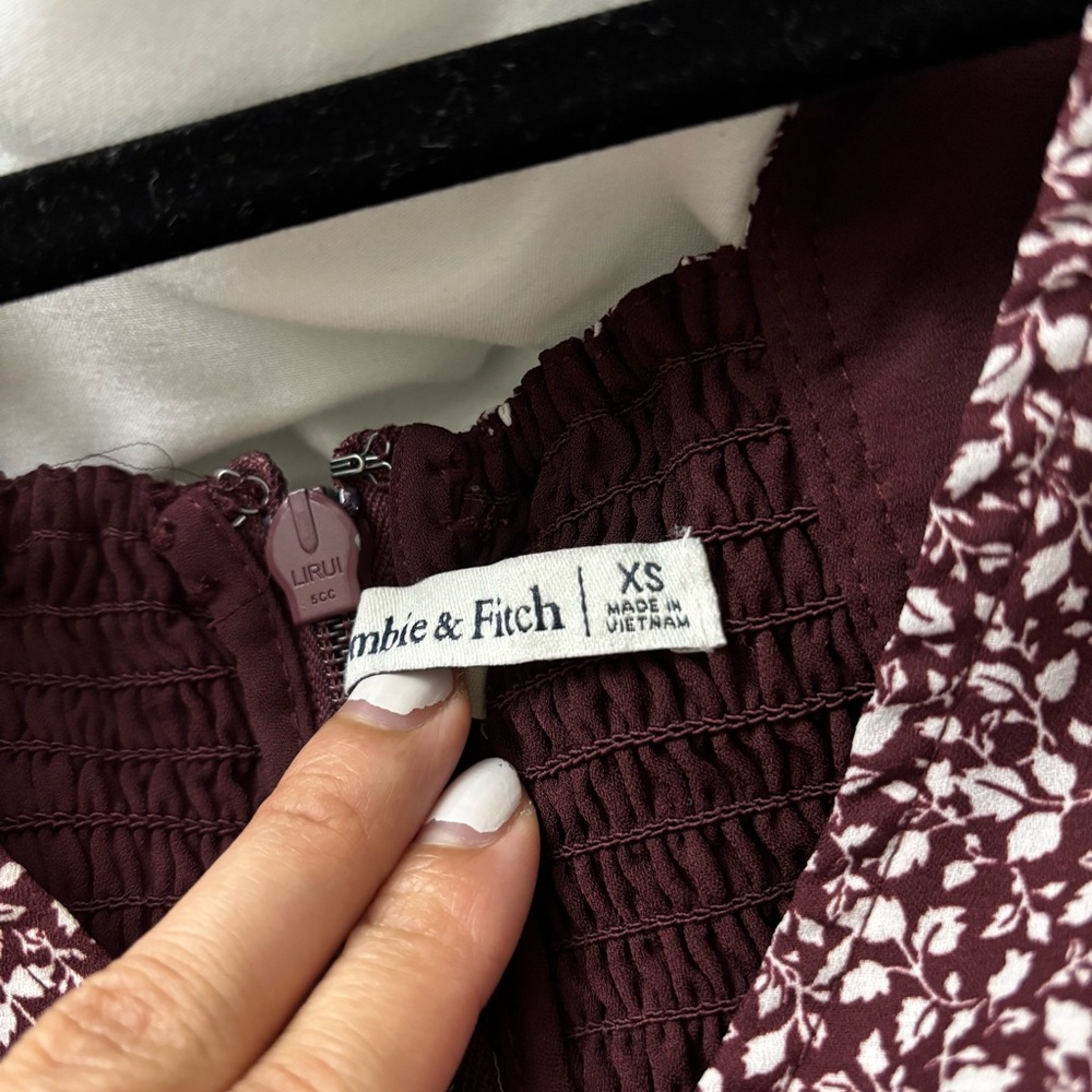 Abercrombie & Fitch Burgundy pattern ditzy floral v-neck short sleeve midi dress - Picture 10 of 11